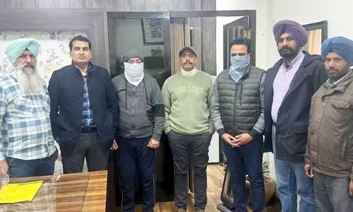 PSPCL इंजीनियर और लाइनमैन 50 हजार रुपये लेते पकड़े गए PSPCL इंजीनियर और लाइनमैन 50 हजार रुपये लेते पकड़े गए