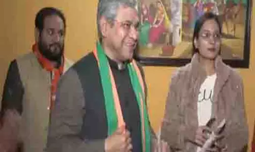 केंद्रीय मंत्री अश्विनी वैष्णव ने Delhi चुनाव के लिए घर-घर जाकर प्रचार किया केंद्रीय मंत्री अश्विनी वैष्णव ने Delhi चुनाव के लिए घर-घर जाकर प्रचार किया