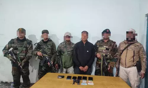 Manipur सुरक्षा बलों ने एनआरएफएम कैडर को गिरफ्तार Manipur सुरक्षा बलों ने एनआरएफएम कैडर को गिरफ्तार