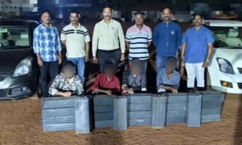 Ratnagiri: मोबाइल टावर की बैटरी चोरी मामले में 4 गिरफ्तार, 6 लाख का माल जब्त Ratnagiri: मोबाइल टावर की बैटरी चोरी मामले में 4 गिरफ्तार, 6 लाख का माल जब्त