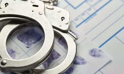 बिजनेसमैन से जबरन वसूली के आरोप में नेता समेत 4 लोग गिरफ्तार, होटल में बुलाया... बिजनेसमैन से जबरन वसूली के आरोप में नेता समेत 4 लोग गिरफ्तार, होटल में बुलाया...