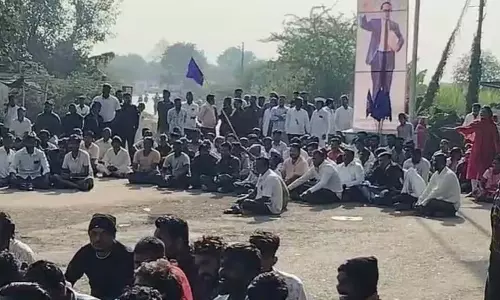 डॉ. अंबेडकर की प्रतिमा हटाने के विरोध में कार्यकर्ताओं ने किया धरना प्रदर्शन डॉ. अंबेडकर की प्रतिमा हटाने के विरोध में कार्यकर्ताओं ने किया धरना प्रदर्शन