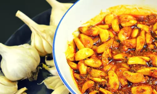 Garlic Pickle पौष्टिकता से भरपूर है ये डिश Garlic Pickle पौष्टिकता से भरपूर है ये डिश
