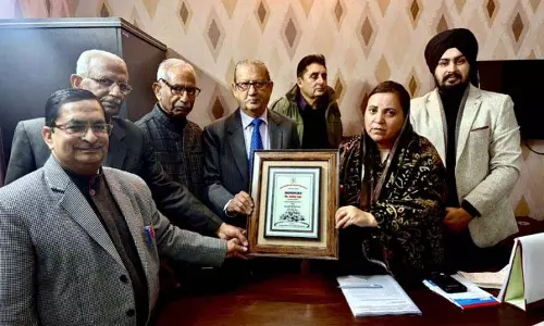 Jammu: विवेकानंद अस्पताल प्रबंधन समिति ने स्वास्थ्य मंत्री से मुलाकात की Jammu: विवेकानंद अस्पताल प्रबंधन समिति ने स्वास्थ्य मंत्री से मुलाकात की