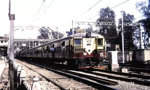 पूर्ण विद्युतीकरण की राह पर भारतीय रेल