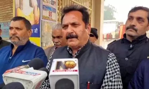 Jammu: लोचन ने गुरु रविदास की शोभा यात्रा में जन भागीदारी का आग्रह किया Jammu: लोचन ने गुरु रविदास की शोभा यात्रा में जन भागीदारी का आग्रह किया
