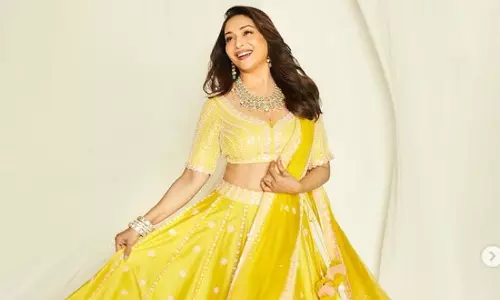 माधुरी दीक्षित ने बसंत पंचमी पर पहनी खूबसूरत yellow लहंगा