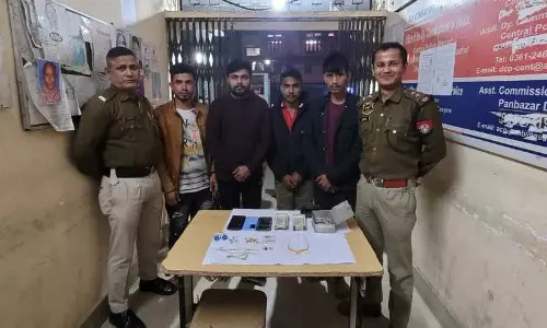 Assam : गुवाहाटी में बड़े चोरी गिरोह का भंडाफोड़, चार गिरफ्तार Assam : गुवाहाटी में बड़े चोरी गिरोह का भंडाफोड़, चार गिरफ्तार
