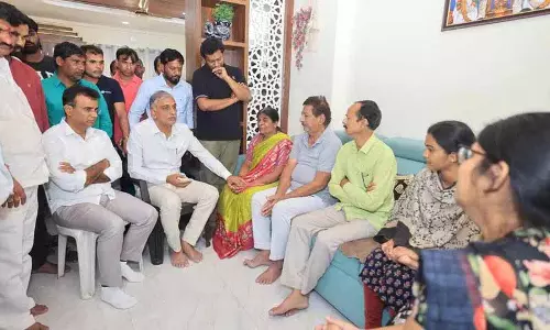Harish ने हैदराबाद में बिल्डर की आत्महत्या के लिए कांग्रेस सरकार को जिम्मेदार ठहराया Harish ने हैदराबाद में बिल्डर की आत्महत्या के लिए कांग्रेस सरकार को जिम्मेदार ठहराया