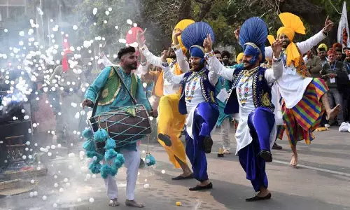 PU में धूमधाम से अंतर-विश्वविद्यालय युवा उत्सव शुरू