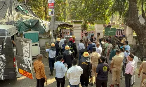Pimpri: बाड़े में घुसा तेंदुआ, ढाई घंटे की अथक मेहनत के बाद पकड़ा गया Pimpri: बाड़े में घुसा तेंदुआ, ढाई घंटे की अथक मेहनत के बाद पकड़ा गया