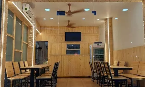 युवा भीड़ को आकर्षित करने के लिए Hyderabad के पुराने शहर के कैफे का सौंदर्यीकरण किया युवा भीड़ को आकर्षित करने के लिए Hyderabad के पुराने शहर के कैफे का सौंदर्यीकरण किया