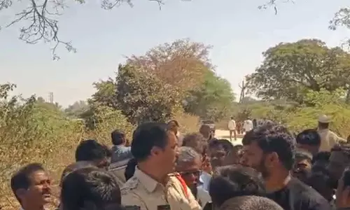 Mahbubnagar में खदान में गिरने से 2 बच्चों की मौत Mahbubnagar में खदान में गिरने से 2 बच्चों की मौत
