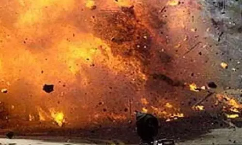 Etawah: घर में बंद रखी टीवी में हुआ धमाका, इलाके में मचा हड़कंप Etawah: घर में बंद रखी टीवी में हुआ धमाका, इलाके में मचा हड़कंप