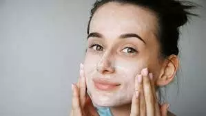 Beauty Care:  कच्चे दूध से बना फेस पैक लगाने से आपकी त्वचा शीशे की तरह चमकने लगेगी