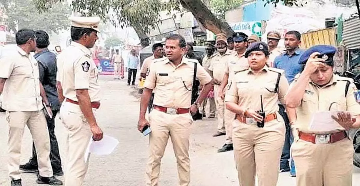 Andhra: गुंटूर में घेराबंदी और तलाशी अभियान के दौरान पुलिस ने 46 वाहन जब्त किए