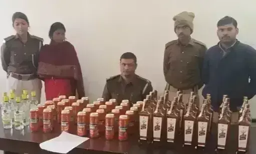 Nawada: पुलिस ने प्रेस लिखी कार से भारी मात्रा में शराब बरामद किया