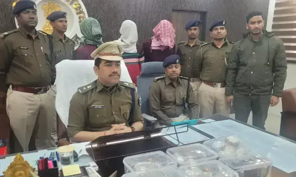 Kishanganj: पुलिस ने रेलवे संवेदक के घर हुई चोरी का किया खुलासा