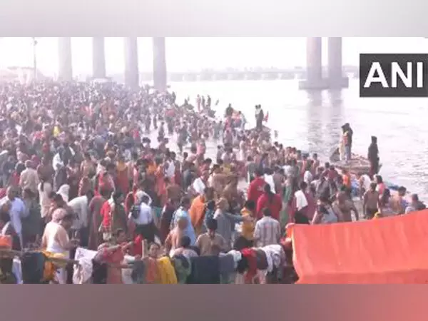 MahaKumbh के शुरू होने के बाद से संगम में 350 मिलियन से अधिक श्रद्धालुओं ने पवित्र डुबकी लगाई