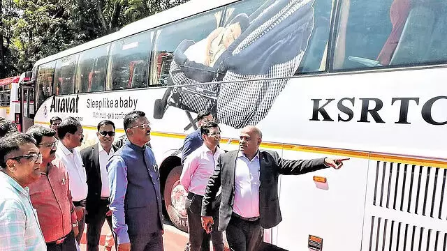 महाराष्ट्र के परिवहन मंत्री प्रताप सरनायक ने KSRTC मुख्यालय का दौरा किया