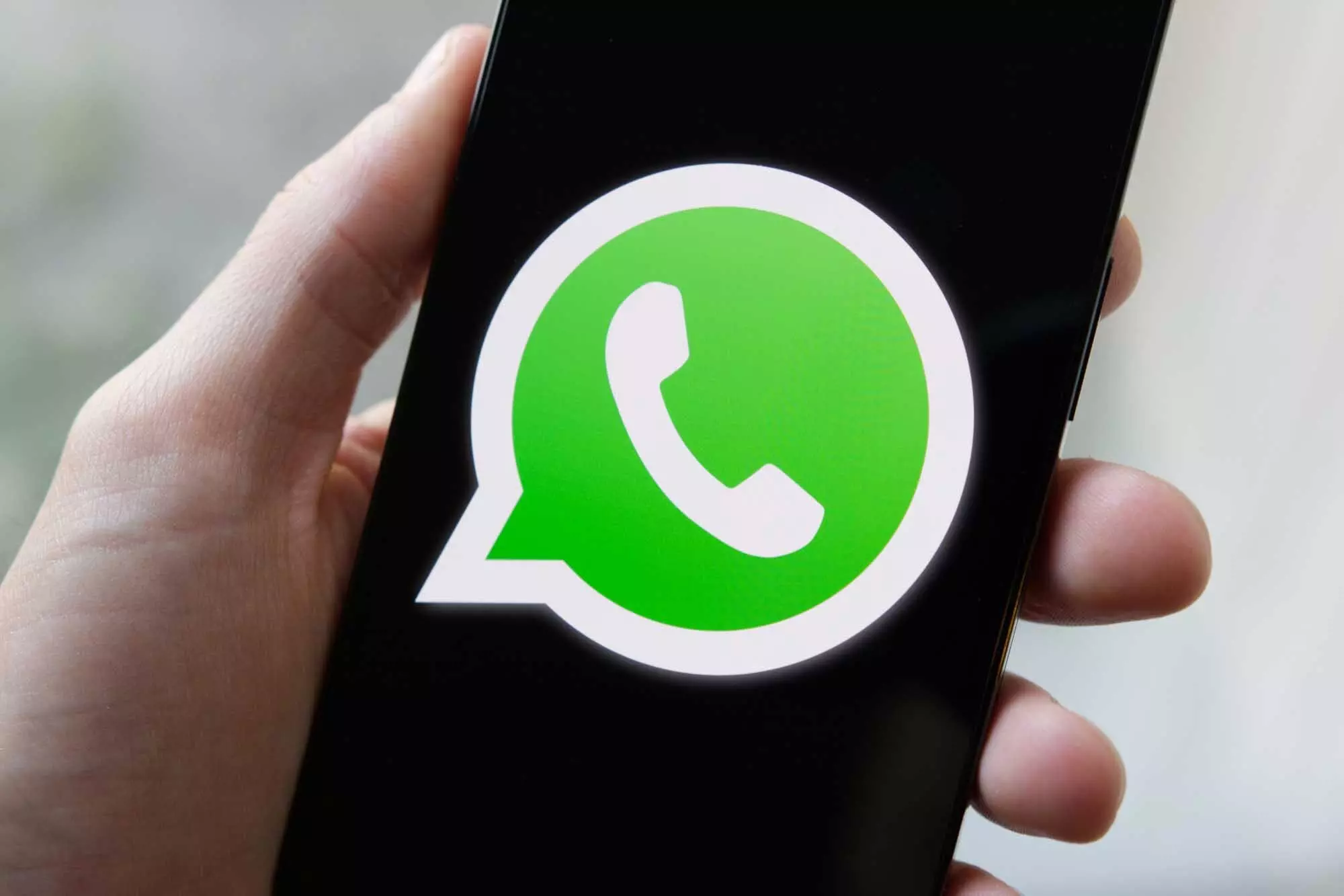 WhatsApp को हैकर्स ने बनाया निशाना, अकाउंट हुए हैक, मचा हड़कंप