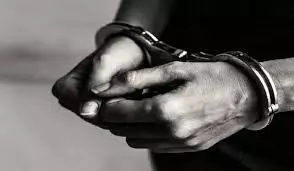 Dehradun में डॉलर समेत लाखों की डकैती, तीन पुलिसकर्मी समेत सात लोग अरेस्ट Dehradun में डॉलर समेत लाखों की डकैती, तीन पुलिसकर्मी समेत सात लोग अरेस्ट