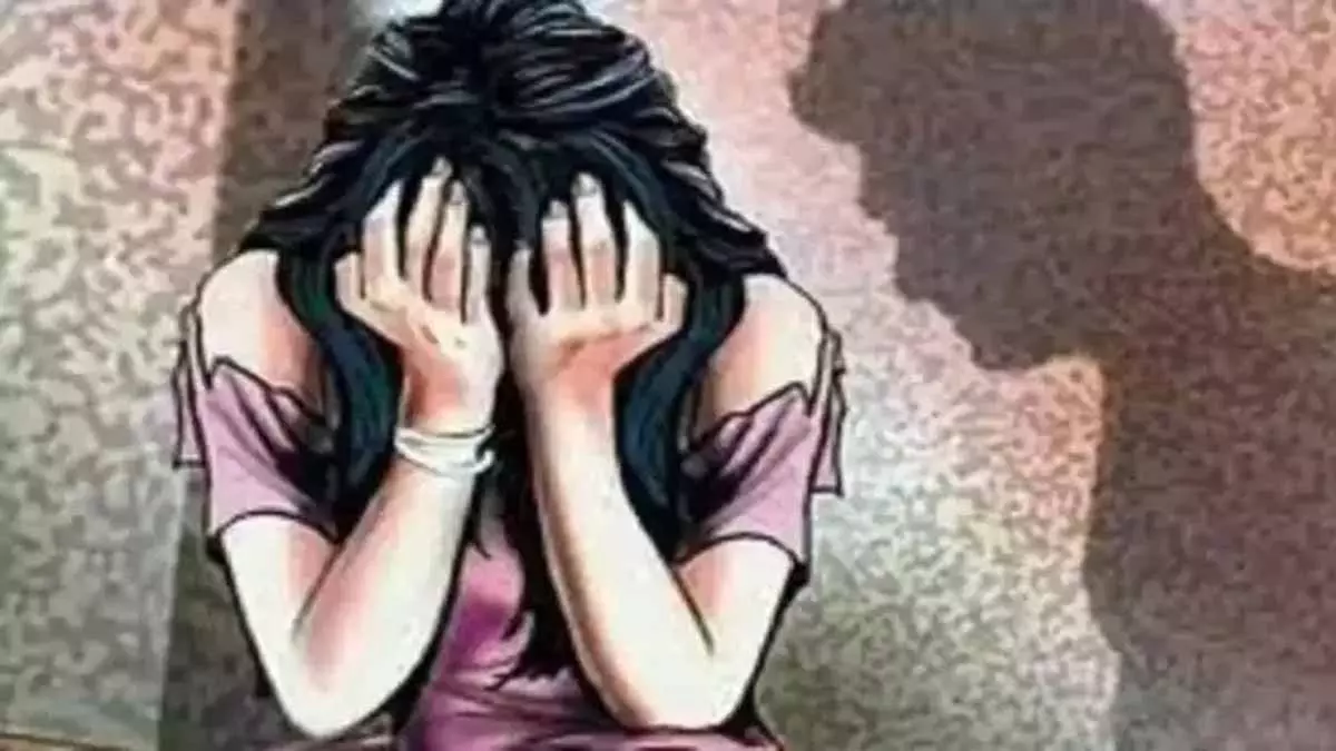 Mumbai के बांद्रा टर्मिनस पर ट्रेन में महिला से बलात्कार, कुली गिरफ्तार Mumbai के बांद्रा टर्मिनस पर ट्रेन में महिला से बलात्कार, कुली गिरफ्तार