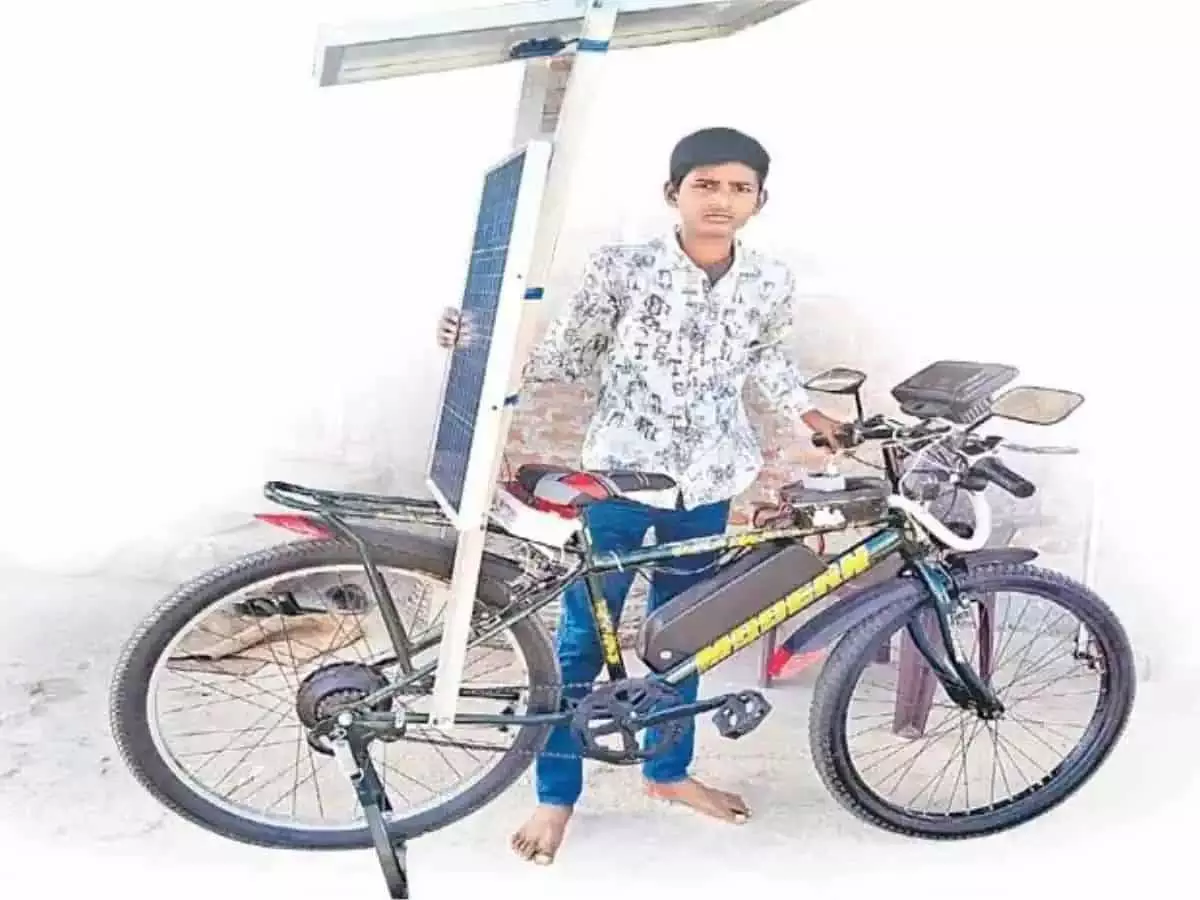 Telangana के 14 वर्षीय किशोर ने बनाई हाइब्रिड थ्री-इन-वन बाइक Telangana के 14 वर्षीय किशोर ने बनाई हाइब्रिड थ्री-इन-वन बाइक