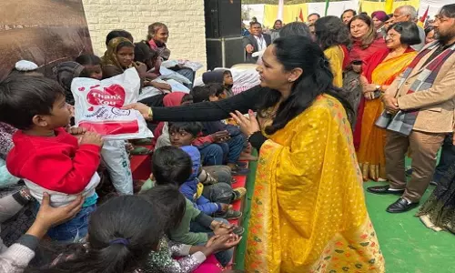Haryana: बाल कल्याण अधिकारी ने झुग्गी-झोपड़ी में रहने वाले बच्चों से बातचीत की
