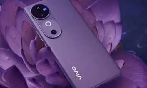 Vivo V50: भारतीय बाजार में जल्द लॉन्च होने वाला है50MP सेल्फी कैमरे के साथ मिलेगी 6500mAh की बैटरी Vivo V50: भारतीय बाजार में जल्द लॉन्च होने वाला है50MP सेल्फी कैमरे के साथ मिलेगी 6500mAh की बैटरी