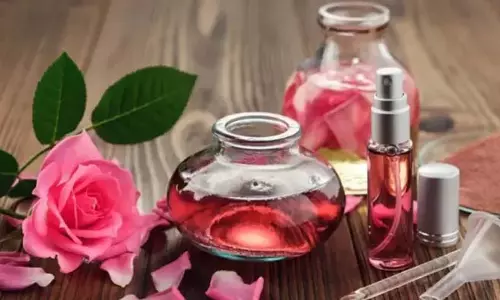 Flower Face Mask: फूलों से बने फेस मास्क आपके चेहरे पर लाएंगे चमक Flower Face Mask: फूलों से बने फेस मास्क आपके चेहरे पर लाएंगे चमक