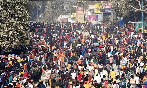 Prayagraj DM ने बसंत पंचमी पर श्रद्धालुओं की भारी भीड़ के कारण सरकारी कार्यालयों में अवकाश घोषित किया