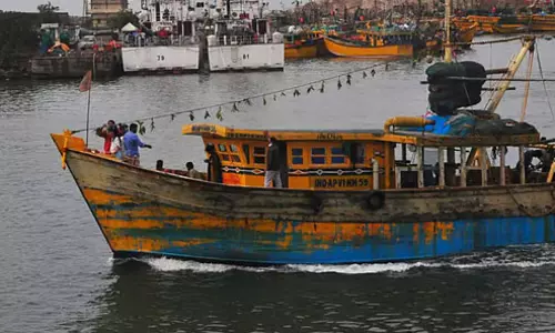 श्रीलंकाई नौसेना का अत्याचार: मंडपम में 10 मछुआरे गिरफ्तार