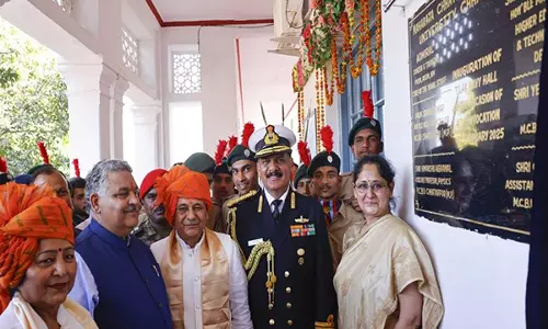 एडमिरल त्रिपाठी ने MP विश्वविद्यालय में भारतीय नौसेना आउटरीच पैवेलियन का उद्घाटन किया