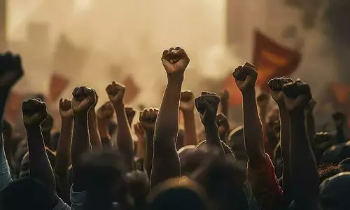 Assam : नुमालीगढ़ रिफाइनरी के कर्मचारियों ने वेतन असमानता के खिलाफ प्रदर्शन Assam : नुमालीगढ़ रिफाइनरी के कर्मचारियों ने वेतन असमानता के खिलाफ प्रदर्शन