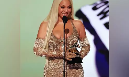 Beyonce 50 साल में कंट्री ग्रैमी जीतने वाली पहली अश्वेत महिला बनीं Beyonce 50 साल में कंट्री ग्रैमी जीतने वाली पहली अश्वेत महिला बनीं