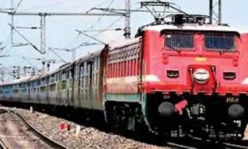 दक्षिण रेलवे ने यात्रियों की मांग को पूरा करने के लिए विशेष रेलगाड़ियों की सेवाएं बढ़ाईं