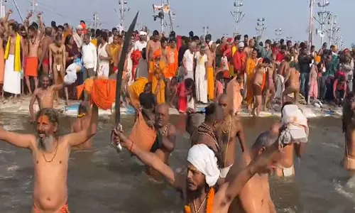 निर्मोही अनी अखाड़े के संतों ने Basant Panchami पर अमृत स्नान किया, सनातन धर्म की जय-जयकार की