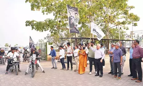 SRM-AP ने वार्षिक उत्सव इनफिनिटस-‘25 को हरी झंडी दिखाई SRM-AP ने वार्षिक उत्सव इनफिनिटस-‘25 को हरी झंडी दिखाई
