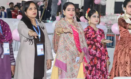 New Delhi: आईएएस भाग्यश्री ने शाहदरा में सांस्कृतिक कार्यक्रम के दौरान लोगों को मतदान की शपथ दिलाई New Delhi: आईएएस भाग्यश्री ने शाहदरा में सांस्कृतिक कार्यक्रम के दौरान लोगों को मतदान की शपथ दिलाई