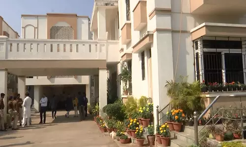 कांग्रेस नेता Shakeel Ahmed Khan के बेटे की कथित तौर पर आत्महत्या से मौत