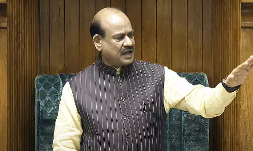 जनता ने आपको टेबल तोड़ने के लिए नहीं भेजा है...हंगामा कर रहे विपक्षी सांसदों को ओम बिरला की खरी-खरी जनता ने आपको टेबल तोड़ने के लिए नहीं भेजा है...हंगामा कर रहे विपक्षी सांसदों को ओम बिरला की खरी-खरी