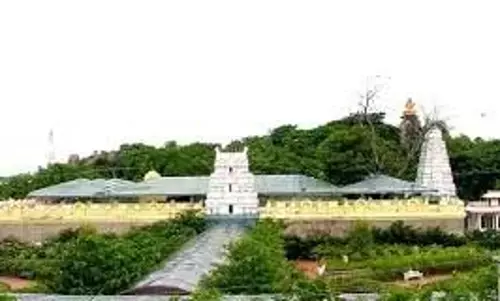 Telangana: वसंत पंचमी के लिए बासर में सैकड़ों श्रद्धालु उमड़े