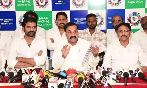 Andhra Pradesh : हाईकोर्ट ने नगर निगम आयुक्त को नोटिस जारी Andhra Pradesh : हाईकोर्ट ने नगर निगम आयुक्त को नोटिस जारी