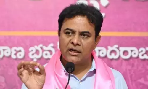 KTR: आत्महत्याओं के पीछे सरकारी कार्रवाई KTR: आत्महत्याओं के पीछे सरकारी कार्रवाई