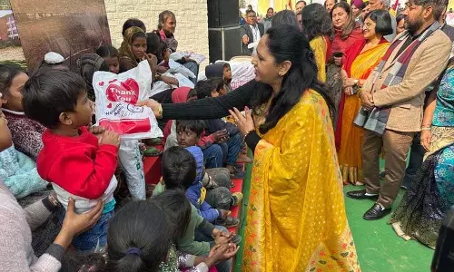 Haryana : बाल कल्याण अधिकारी ने झुग्गी-झोपड़ी में रहने वाले बच्चों से बातचीत की Haryana : बाल कल्याण अधिकारी ने झुग्गी-झोपड़ी में रहने वाले बच्चों से बातचीत की