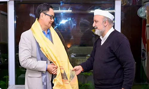 कश्मीरी पंडितों ने किरेन रिजिजू से की मुलाकात