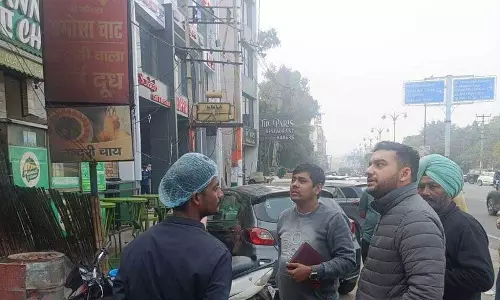 Haryana : होर्डिंग्स हटाओ या जुर्माना भरो, एमसी कमिश्नर ने दोषियों को दी चेतावनी Haryana : होर्डिंग्स हटाओ या जुर्माना भरो, एमसी कमिश्नर ने दोषियों को दी चेतावनी