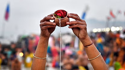 Ratha Saptami पर सूर्यदेव को जल चढ़ाते वक्त बोले ये मंत्र, होगी कृपा