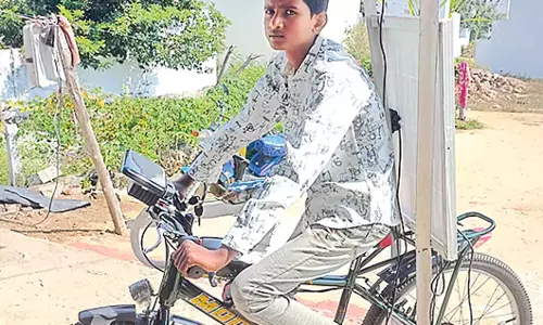 Telangana: छात्र गगनचंद्र ने हाइब्रिड साइकिल बनाई Telangana: छात्र गगनचंद्र ने हाइब्रिड साइकिल बनाई